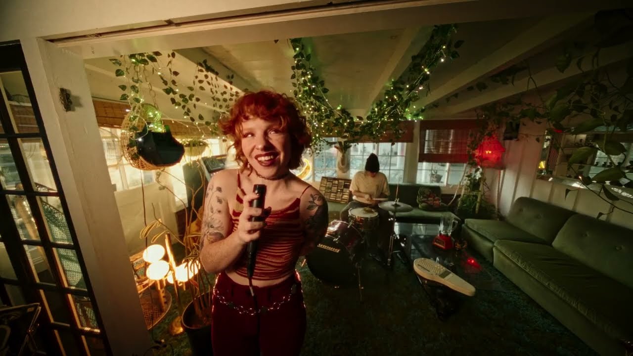 Sara Beth - I Lit The Fire (Official Visualizer)