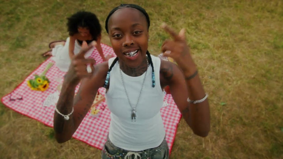 AMARIA BB  - CLOSURE feat . LEIGH ANNE(Official Video)
